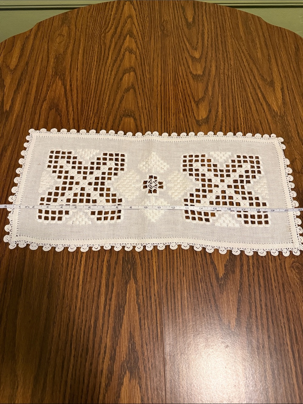 vintage Romanian 🇷🇴 crocheted oblong piece.